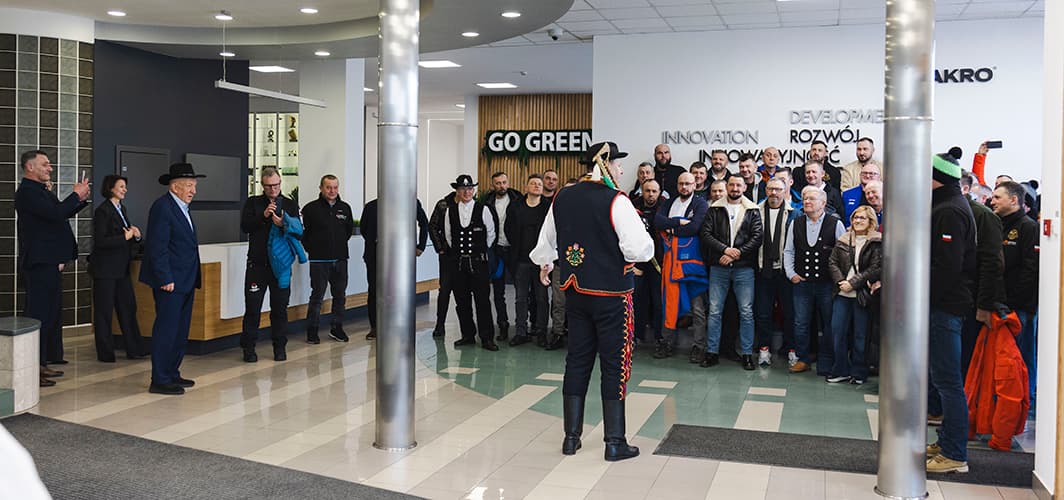 Razem na dachu od 35 lat - jak współpraca z dekarzami zbudowała siłę FAKRO