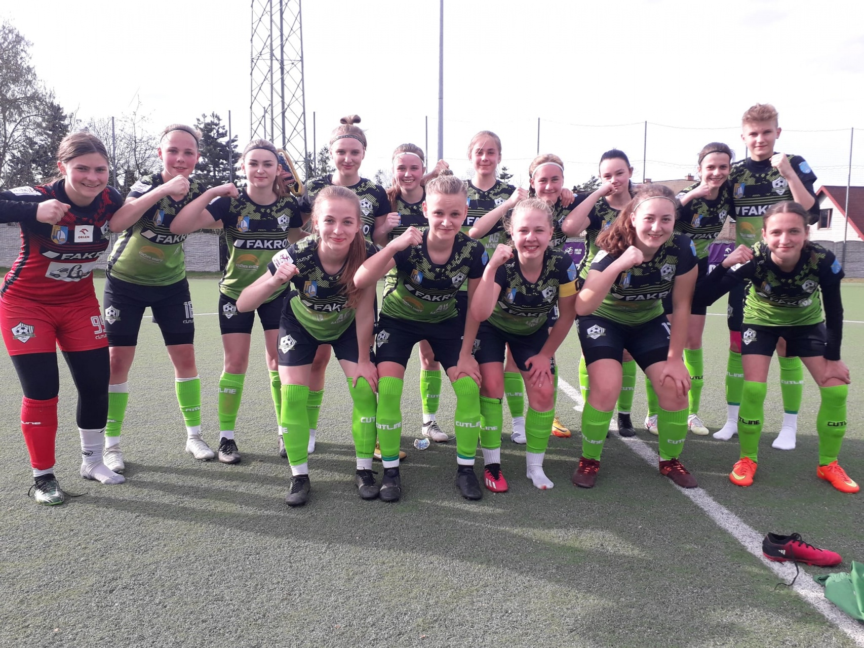 FAKRO wspiera kobiecą drużynę piłki nożnej z klubu UKS 3 Staszkówka Jelna