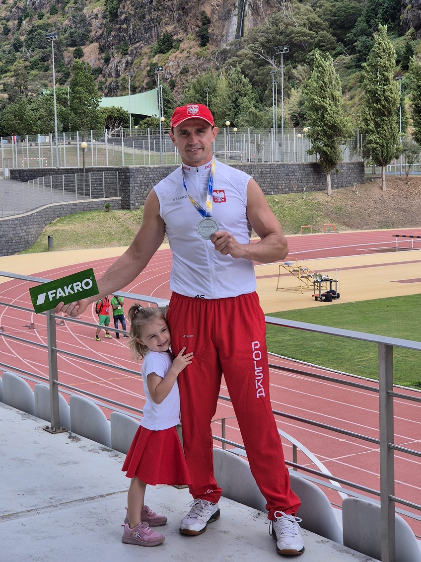 Z dachu na podium – FAKRO wspiera Roberta Bobera