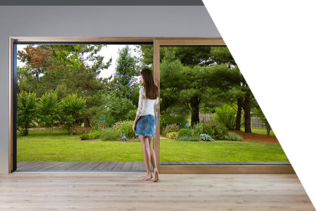 Drewniano-aluminiowe okna pionowe INNOVIEW - FAKRO