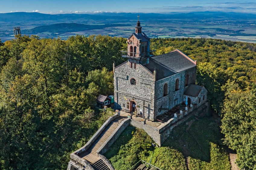 Ślęża, opowieść zaklęta w świetle i kamieniu