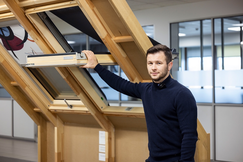 Głębsze osadzenie pakietu szybowego poprawiające izolację