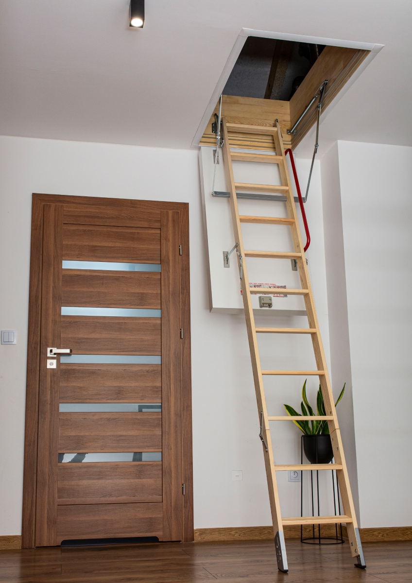 Komfortowe i bezpieczne schody strychowe dla każdego domu